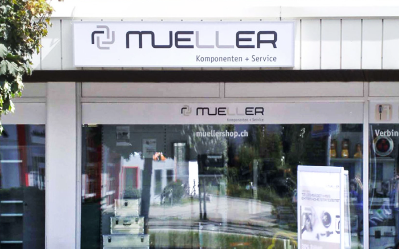 Leuchtwerbung an einer Gebäudefassade